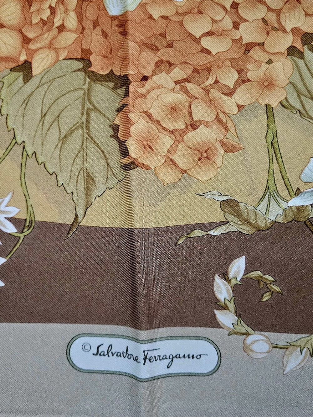 🇮🇹Salvatore Ferragamo Floral Silk Scarf in Brown and Yellow 85X85 cm authentic - Picture 5 of 12
